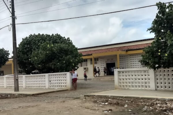 Foto da fachada do Hospital Regional Lindolfo Gomes Vidal