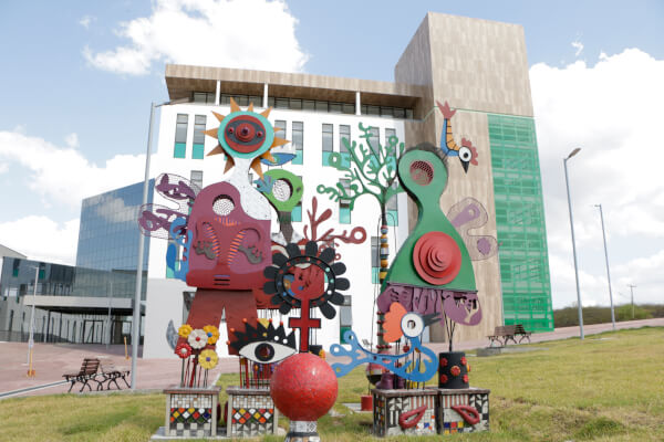 Foto da fachada do Hospital Regional da Mulher Parteira Maria Correia
