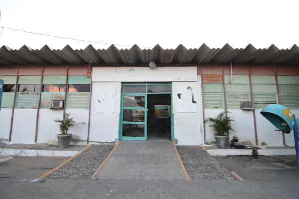Foto da fachada do Hospital Regional Mariano Coelho
