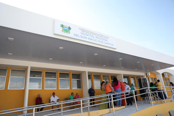 Foto da fachada do Hospital Regional Nelson Inácio dos Santos