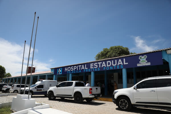 Foto da fachada do Hospital Regional Telecila Freitas Fontes